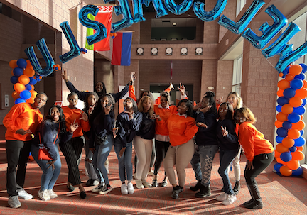 students standing under a Welcome 2 LU balloon arch